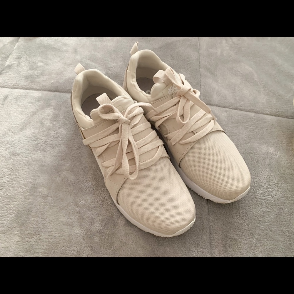 ASICS Tiger slightly used 8.5 women’s